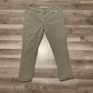 American Eagle Green Stretchy Jeans